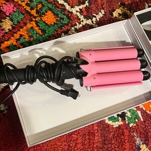Pink Triple Barrel Hair Waver